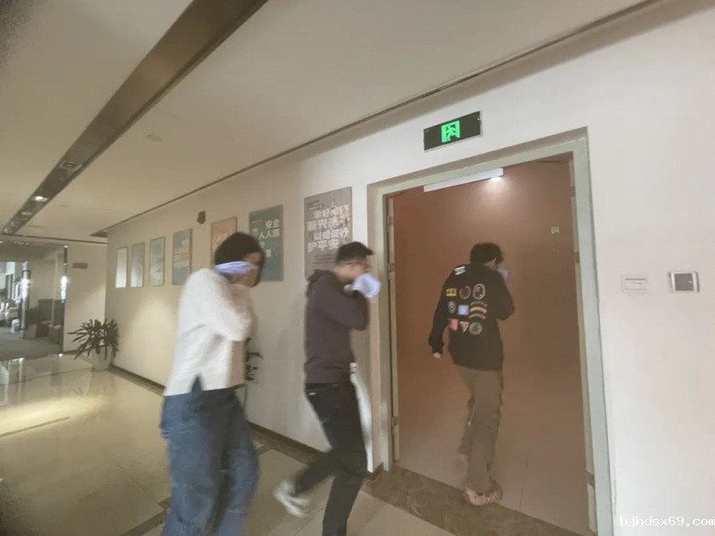 17084959942622057bQ6.jpg 2.jpg